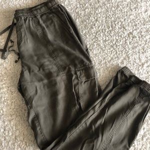 Dark green cargo joggers/pants